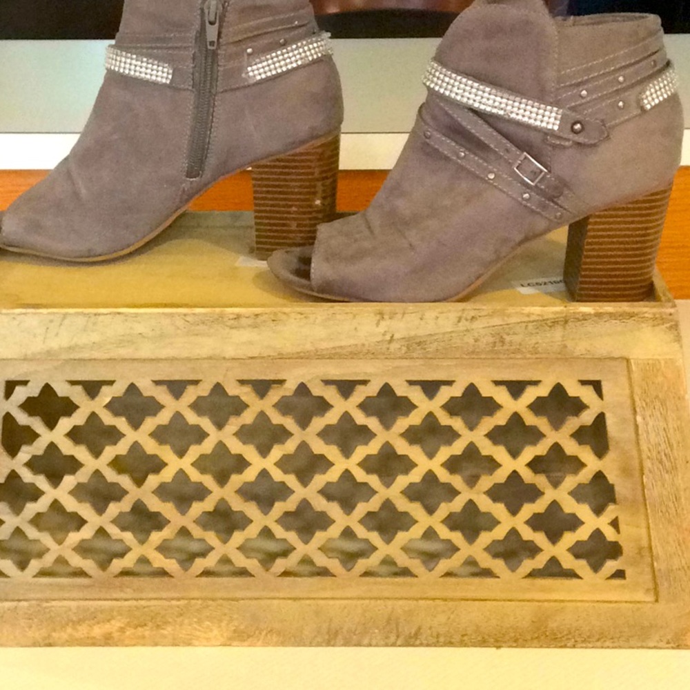 KOHLS BOOTS! - Picture 2 of 8